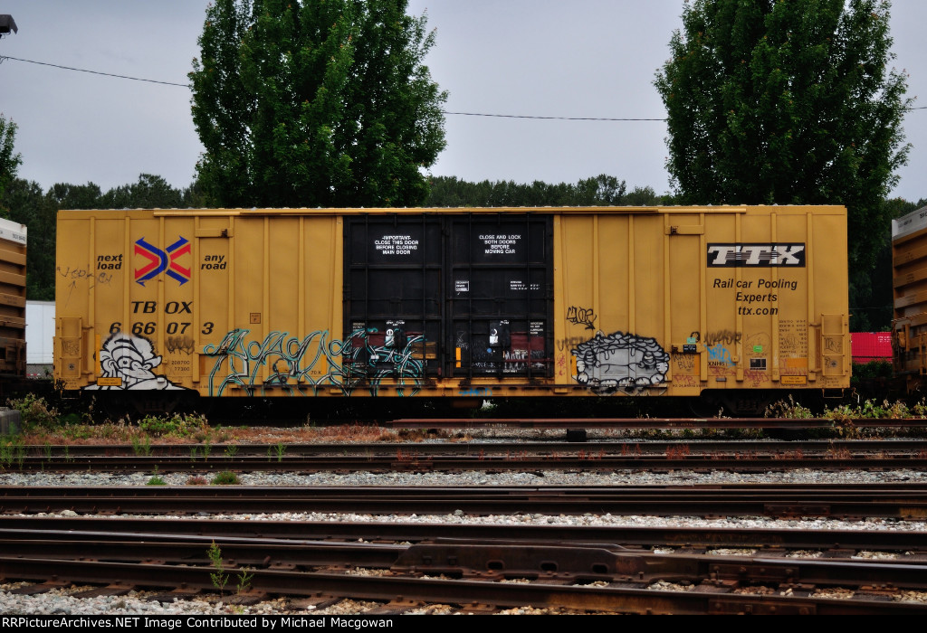 TBOX 666073 60-9 ft Double Door Excess Height Boxcar TTX (side B)