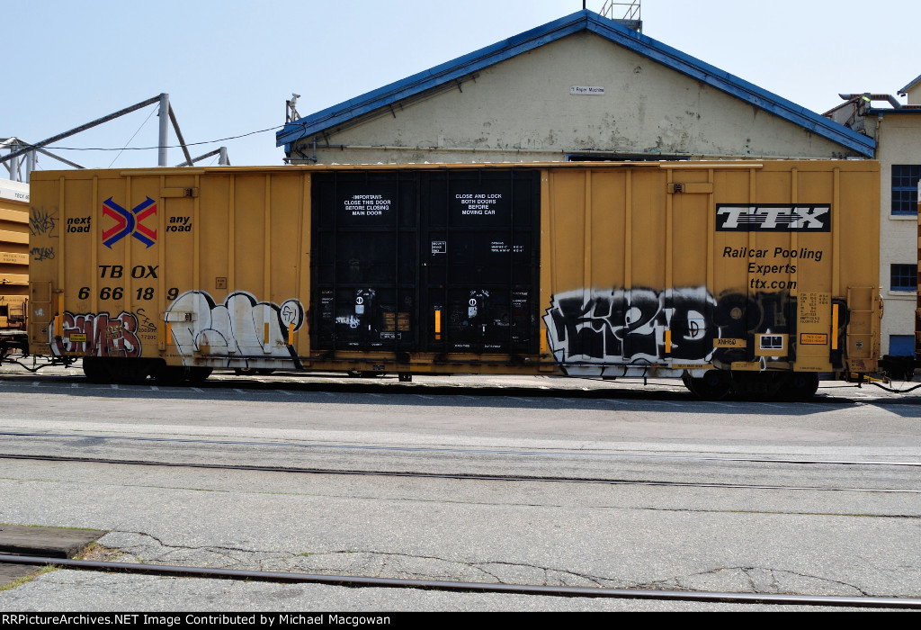 TBOX 666189 60-9 ft Double Door Excess Height Boxcar TTX (side B)