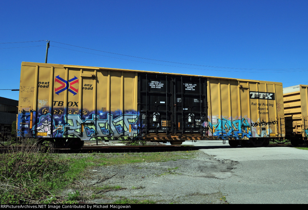 TBOX 666252 60-9 ft Double Door Excess Height Boxcar TTX (side B)