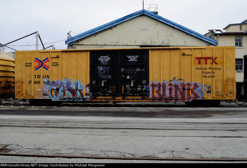 TBOX 666404 60-9 ft Double Door Excess Height Boxcar TTX (side B)