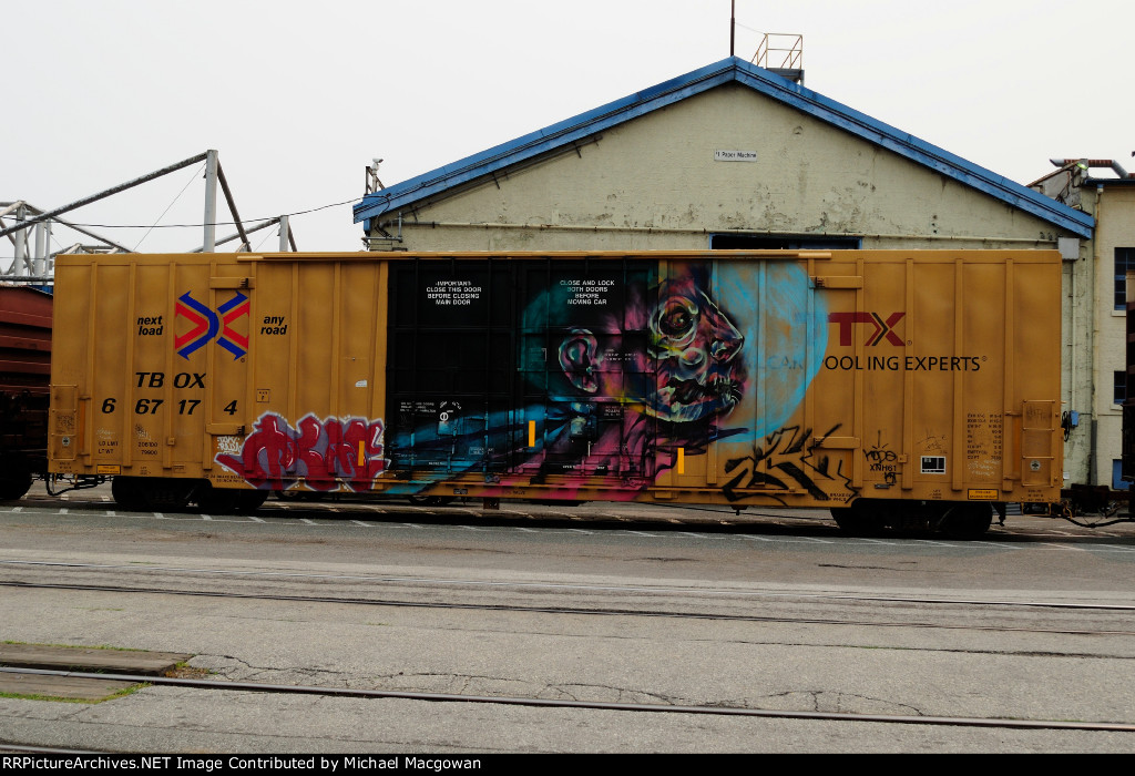 TBOX 667174 60-9 ft Double Door Excess Height Boxcar TTX (side B)