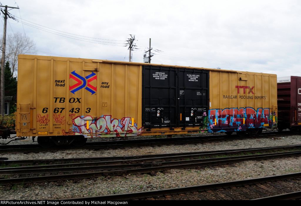 TBOX 667433 60-9 ft Double Door Excess Height Boxcar TTX (side A)