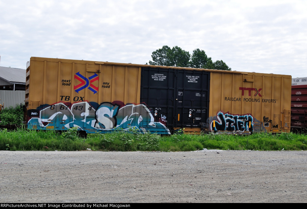 TBOX 667434 60-9 ft Double Door Excess Height Boxcar TTX (side A)