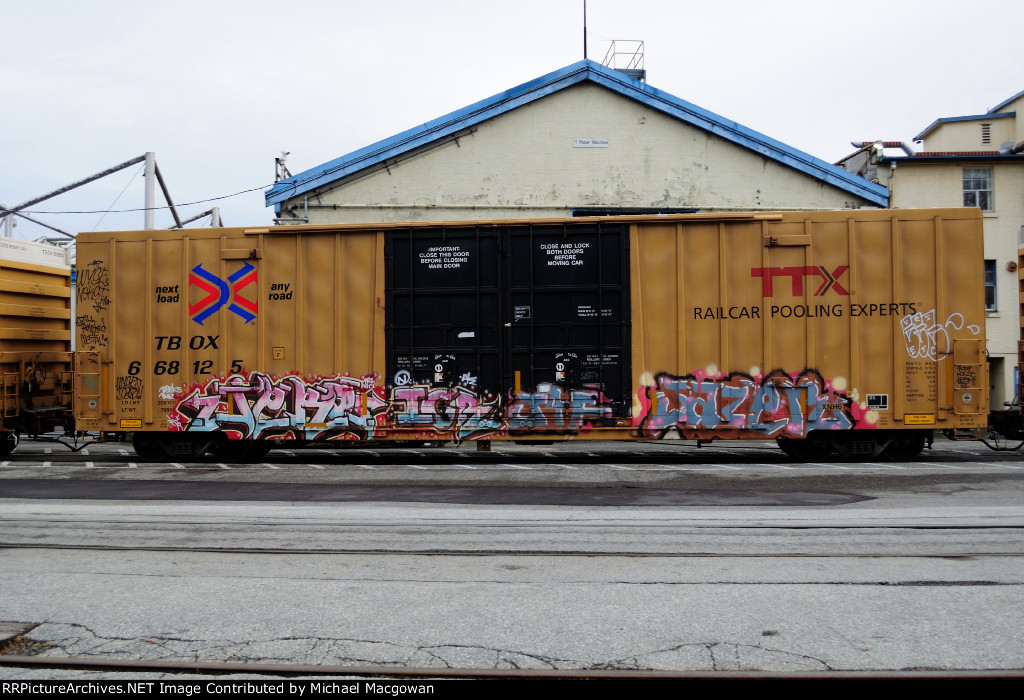 TBOX 668125 60-9 ft Double Door Excess Height Boxcar TTX (side B)
