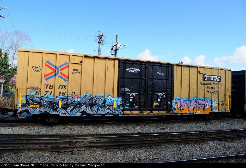 TBOX 671162 60-9 ft Double Door Excess Height Boxcar TTX (side A)