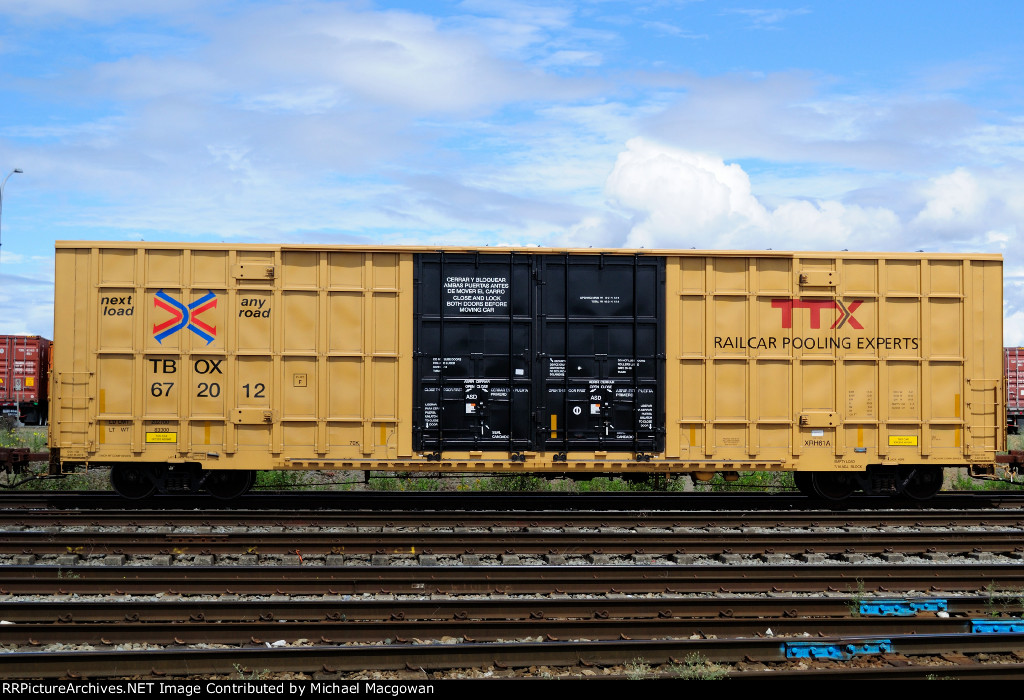 TBOX 672012 60-9 ft Double Door Excess Height Boxcar TTX (side B)