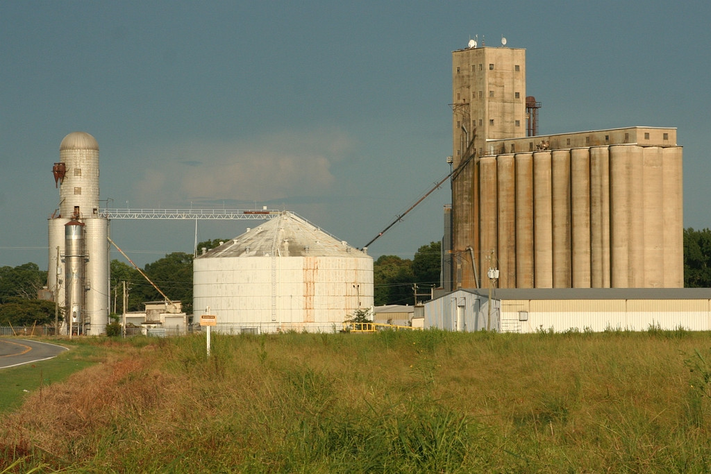 Trackside rice silos