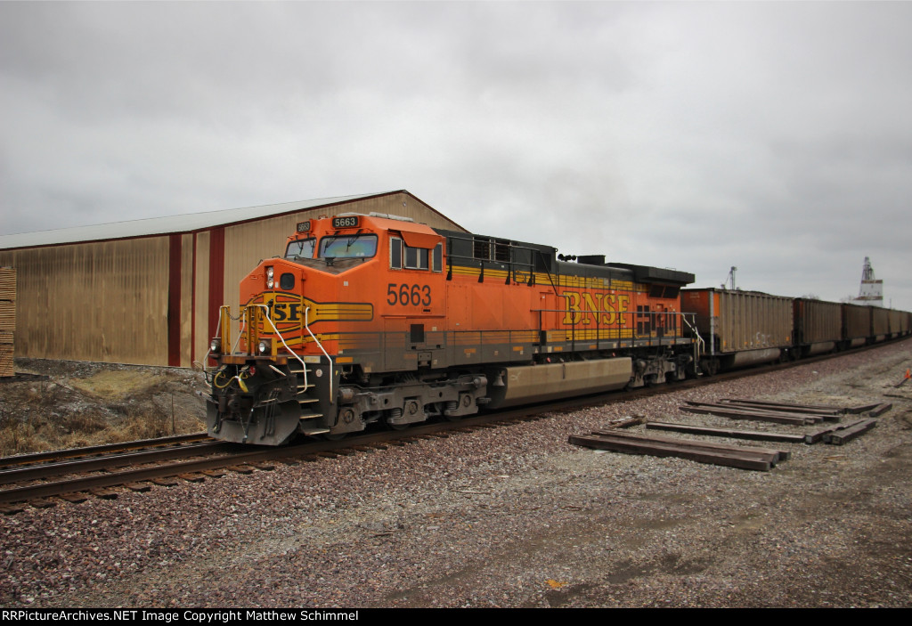 BNSF 5663 - DPU