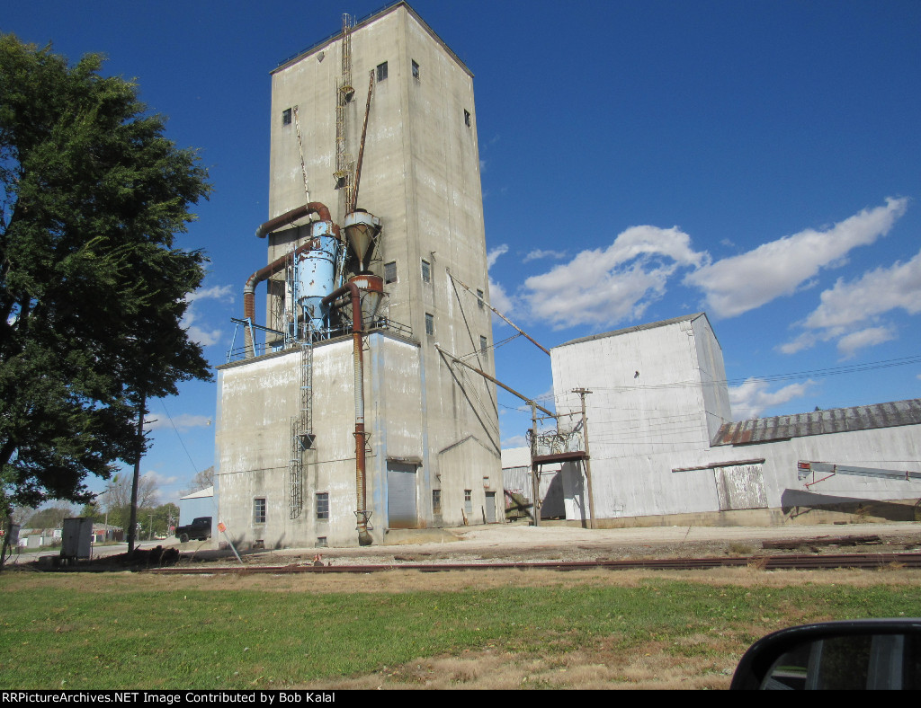 Abandoned Grain Elevator That P&E Served