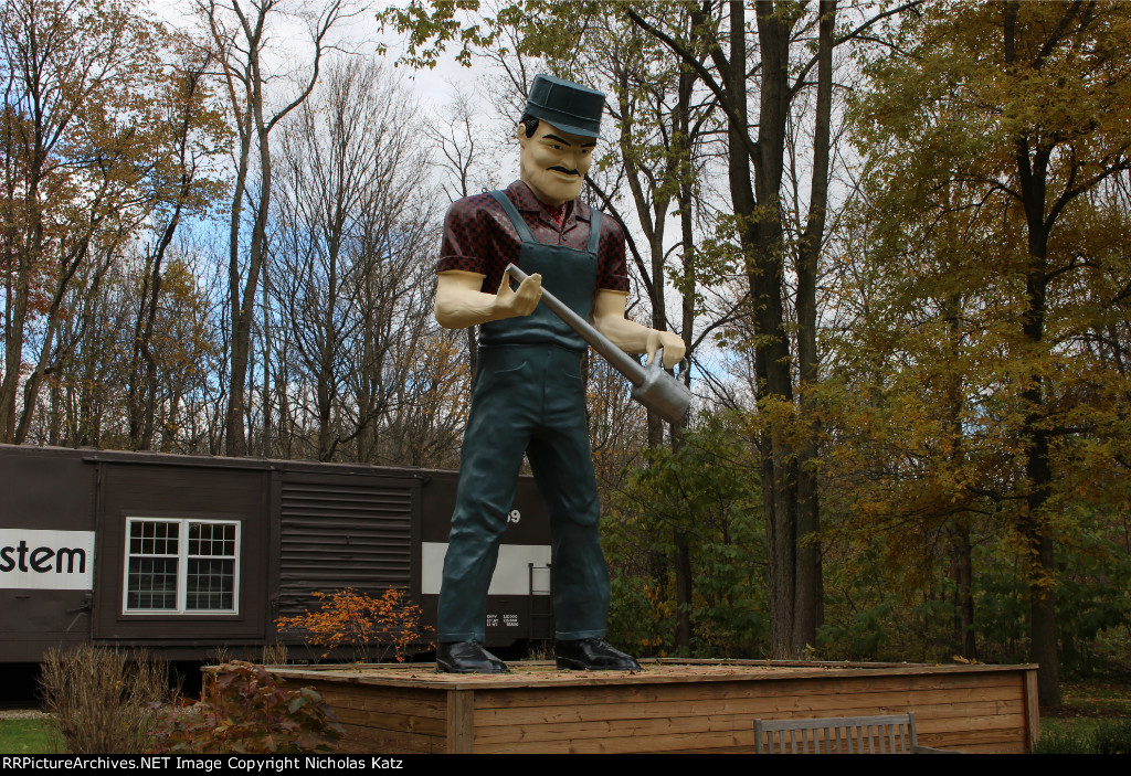 Statue of Casey Jones. 