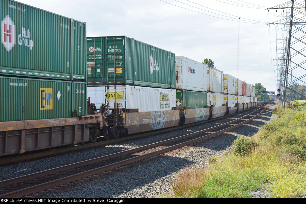 DTTX 732983-B wtih 53 Ft Containers.