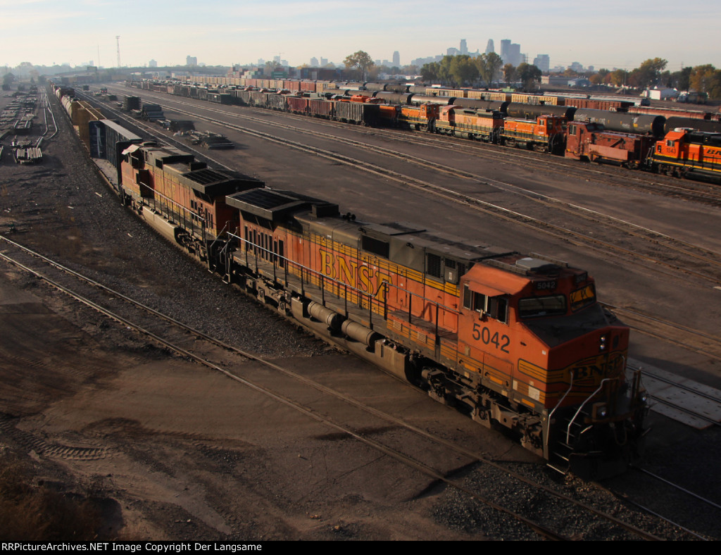 BNSF 5042 H-BRCNTW