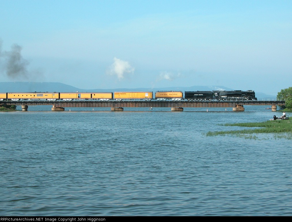 UP 844 crosses Lake Dardanelle