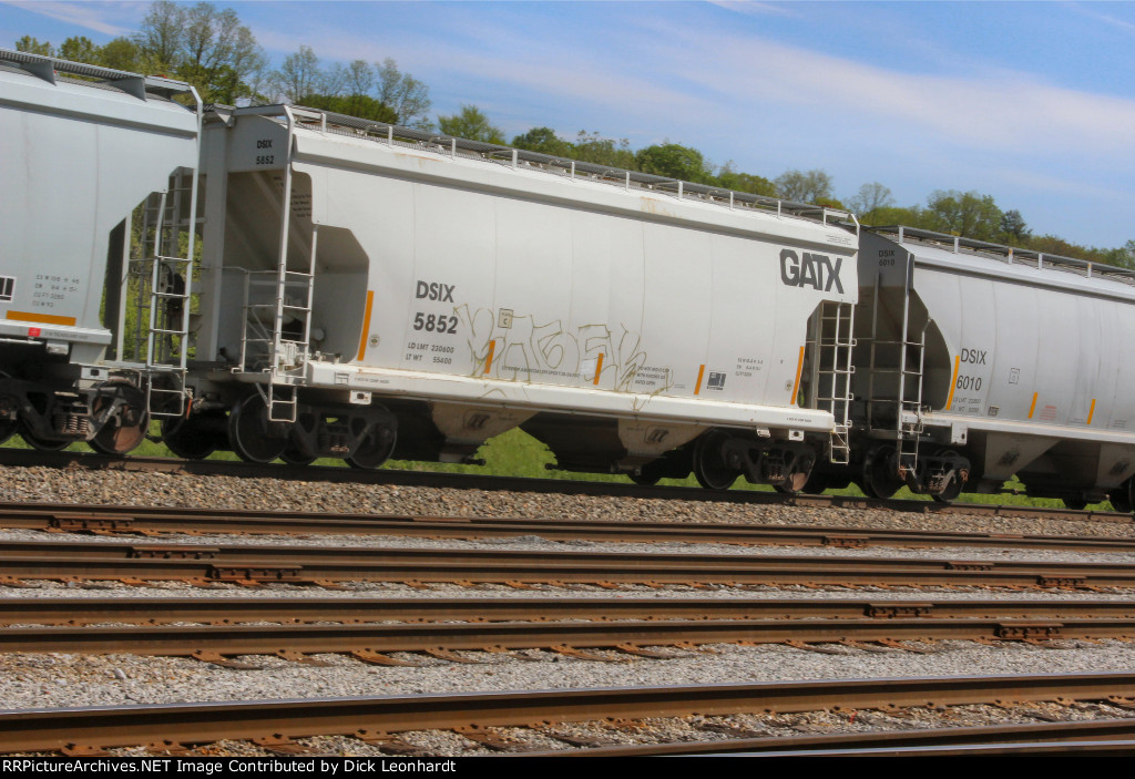 DSIX 5852