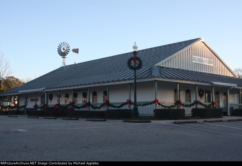 Another angle of the Brundidge station.