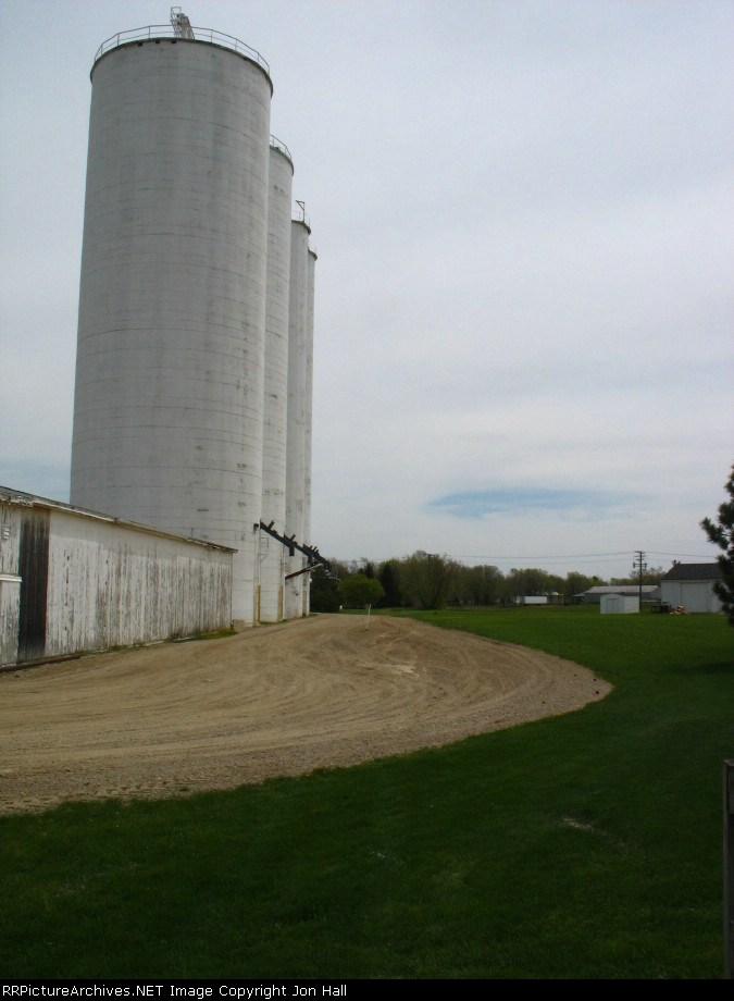 Southward past the old grain elevator