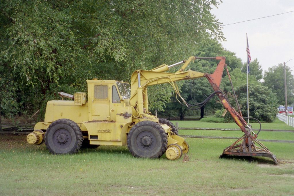 PDRR Pettibone Used to Trim Trees Along the Line