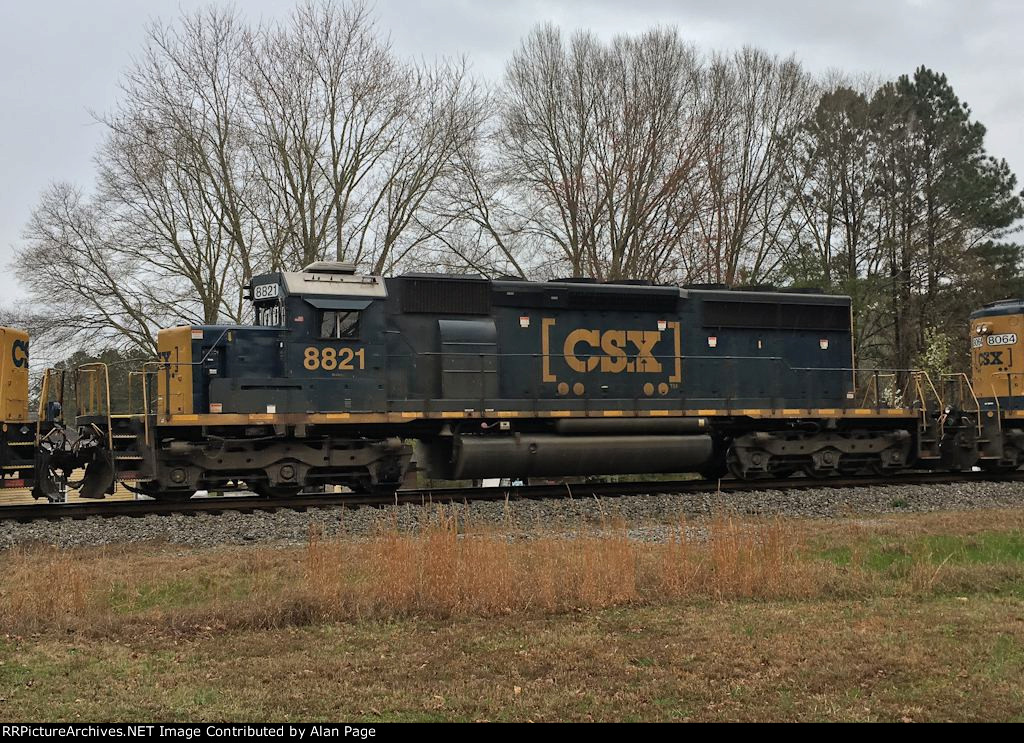 CSX SD40-2 8821 (CR 6411) runs second