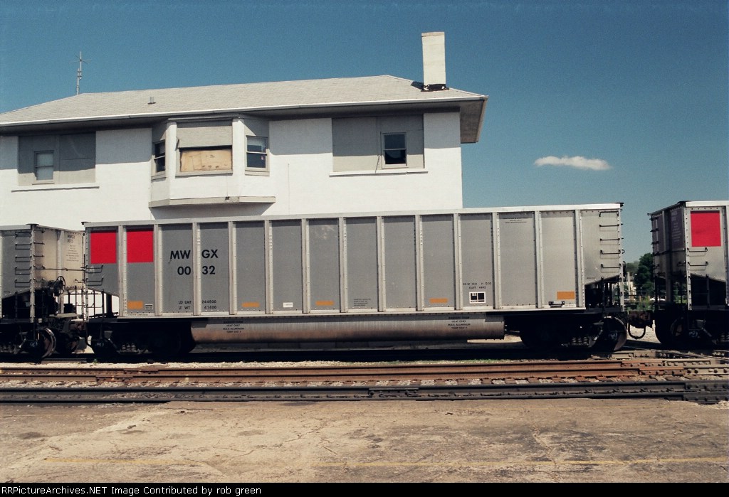 MWGX 32