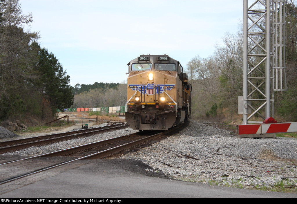 UP 5901 leads a westbound at Meehan.