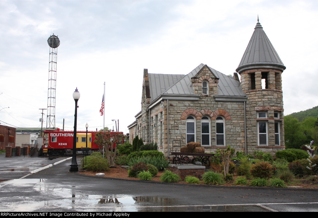 Another photo of the depot at Fort Payne.