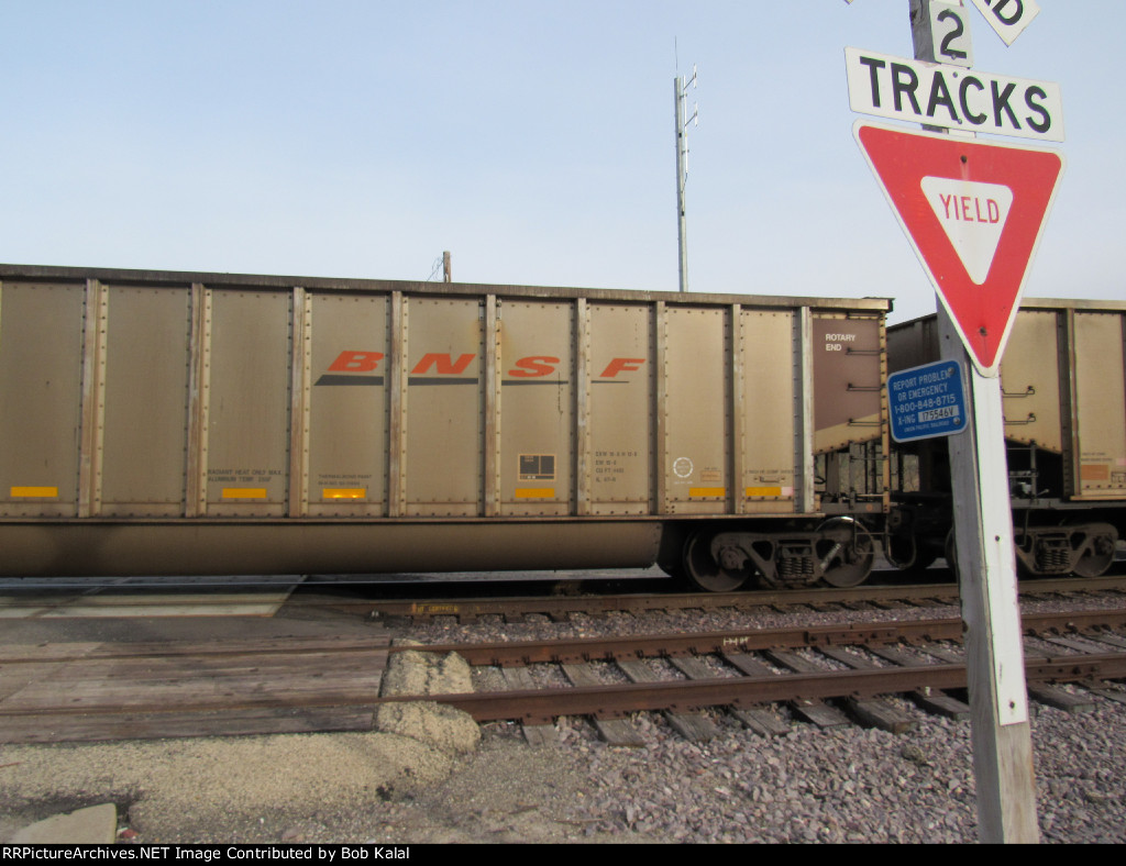 BNSF 699147 Coal Hopper that has both ends that swivel. this car in middle on train to split up the other single ended swivel cars