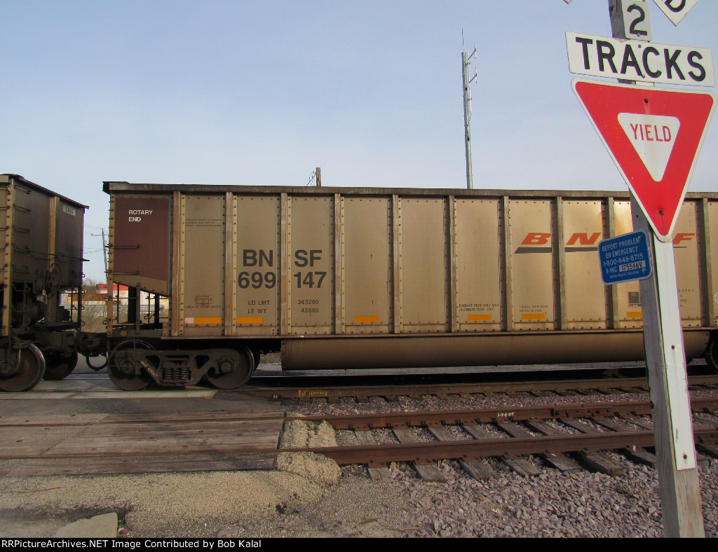 BNSF 699147 Coal Hopper that has both ends that swivel. this car in middle on train to split up the other single ended swivel cars