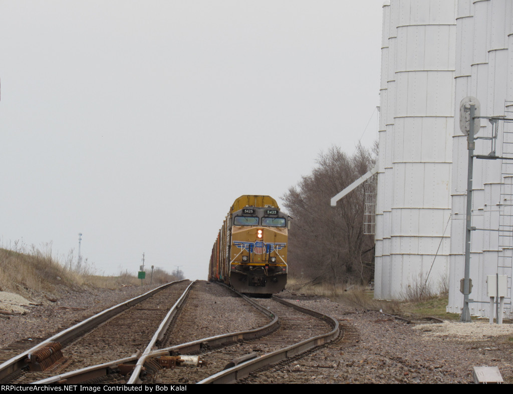 UP 5425 at Block Il. 11:14am