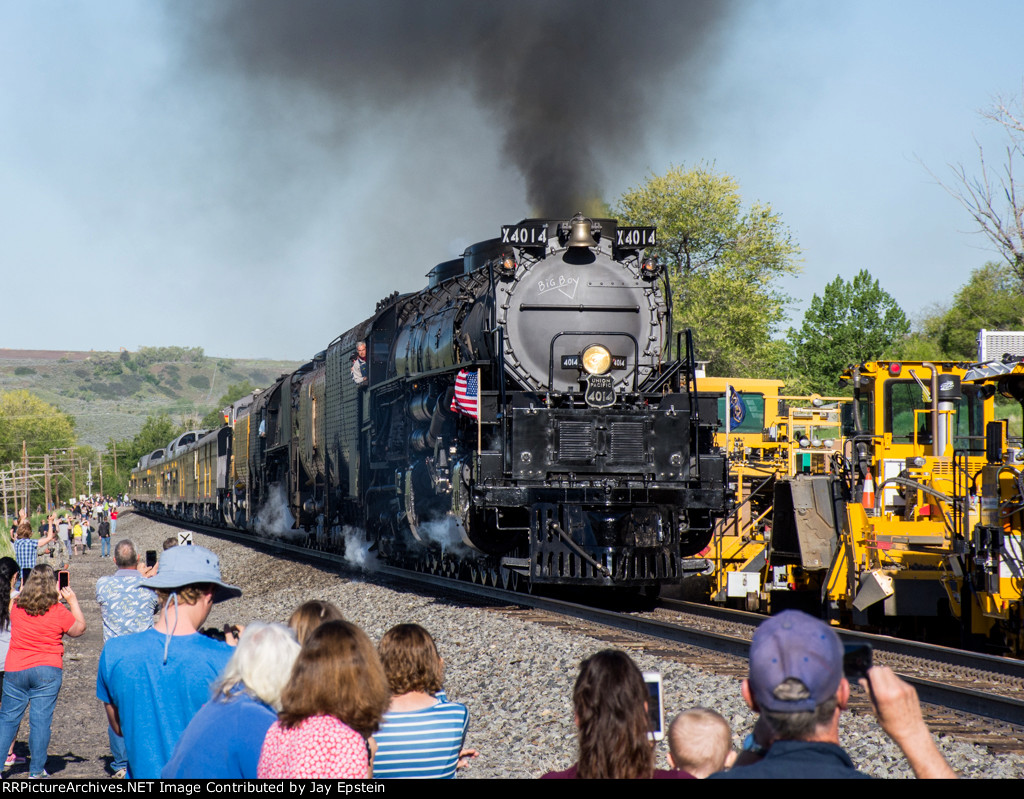 Big Boy puts on a show for the crowd in Uintah!