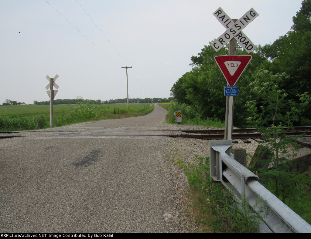 Cnty Rd 4200 N Crossing looking East