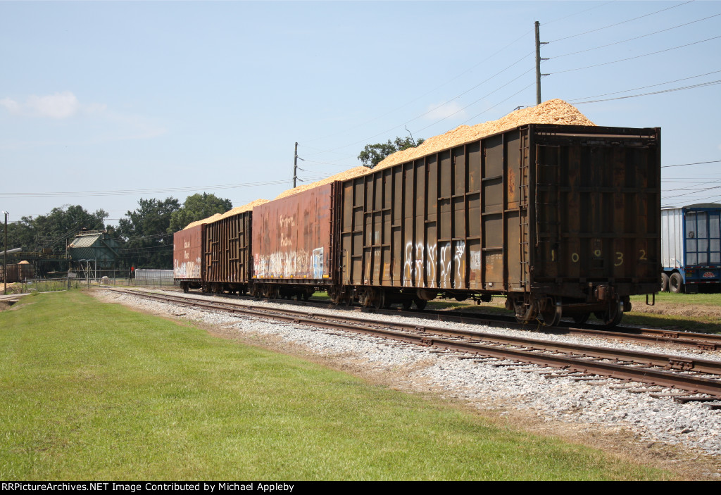 Loaded woodchip cars awaiting CSX.