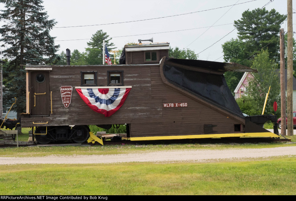 ex-BAR snow plow on static display next to Union, NH depot
