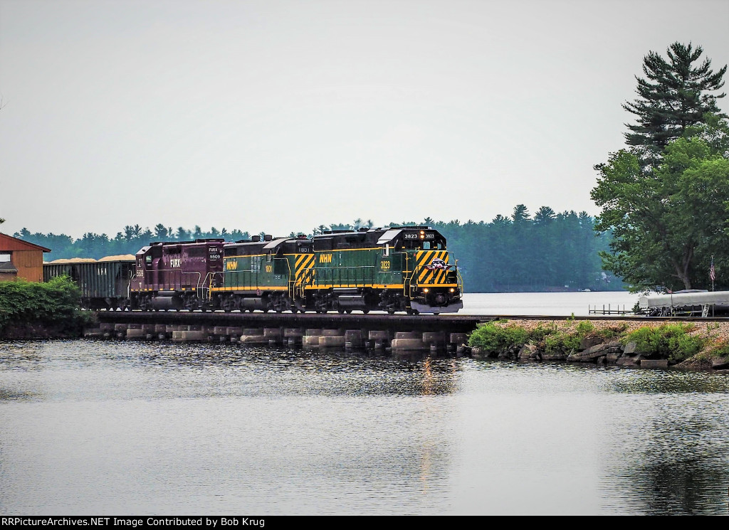 SB quarry train crosses (briefly) into Maine