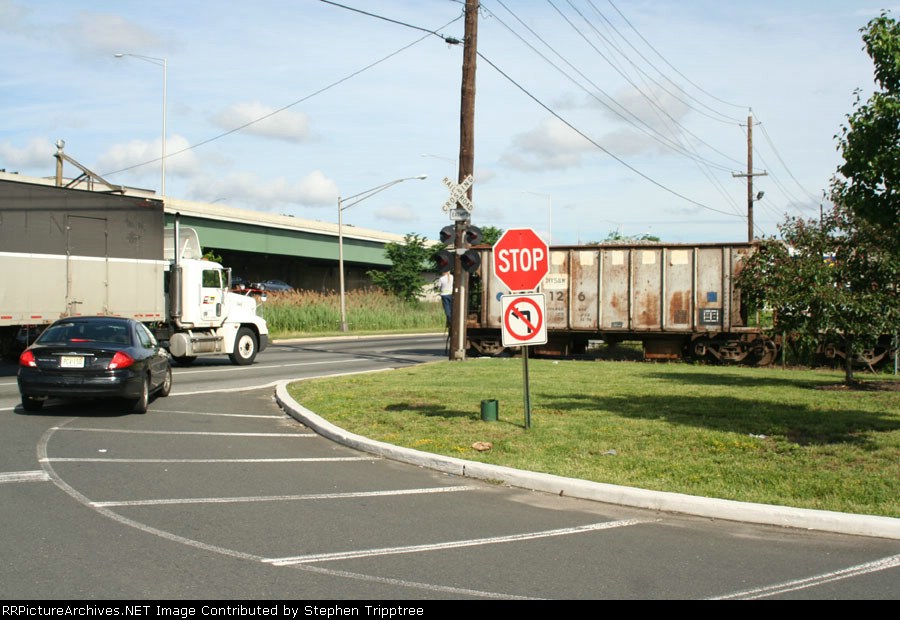 Lights activated, took a few for everyone to stop going n/b but s/b came to a stop real fast.  Inching its way across 17 n/b