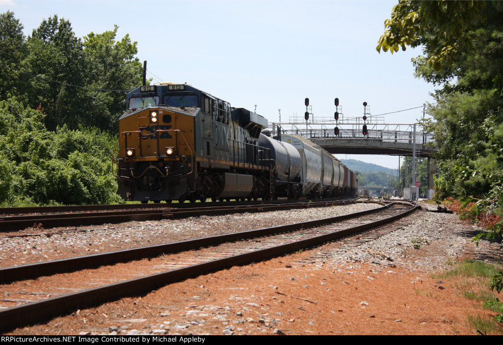 CSXT 912 leads H750 into town.