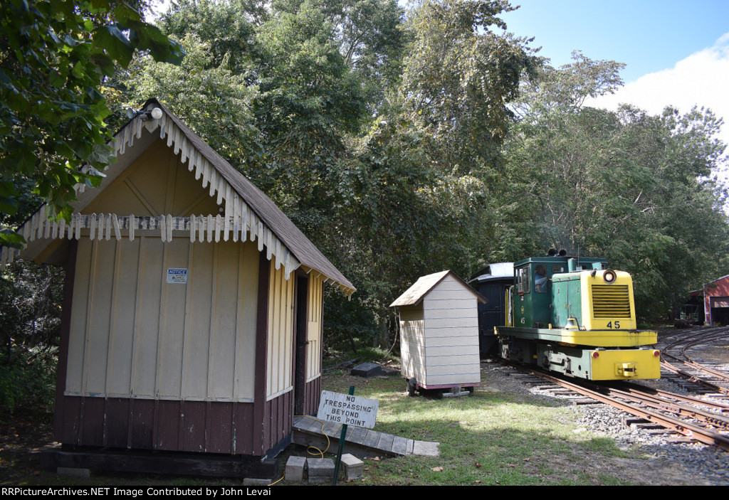 Pine Creek Railroad USS Tonner coming from out of the woods