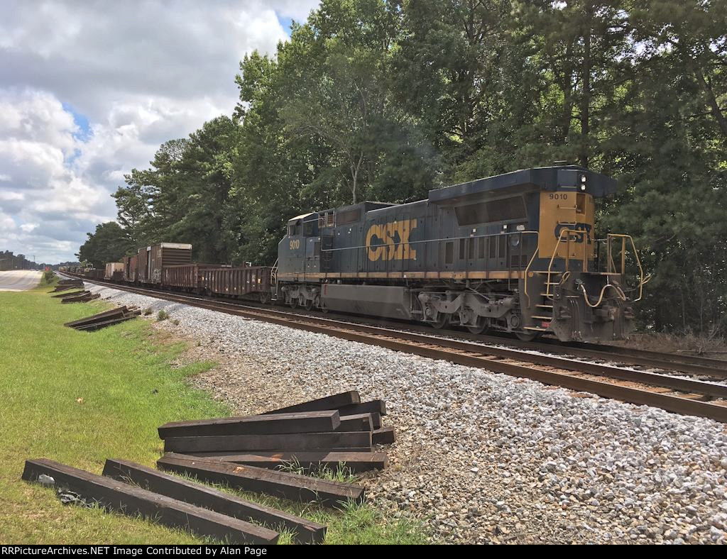 CSX 9010 lays over with a MOW train