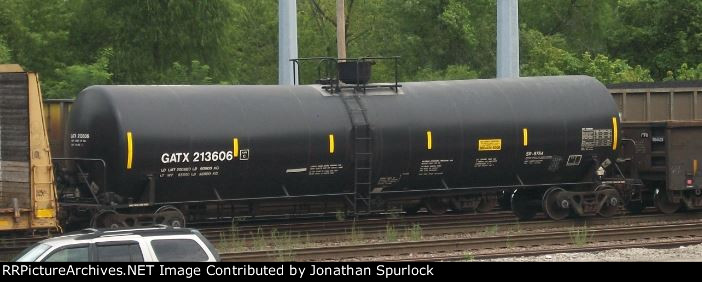 GATX 213606, angled view