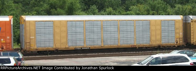 TTGX 695625 with rack G100009 (owner unknown)