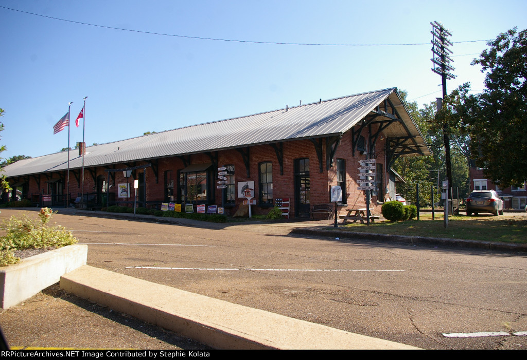 OLD IC STATION AT WINONA SOUTH END