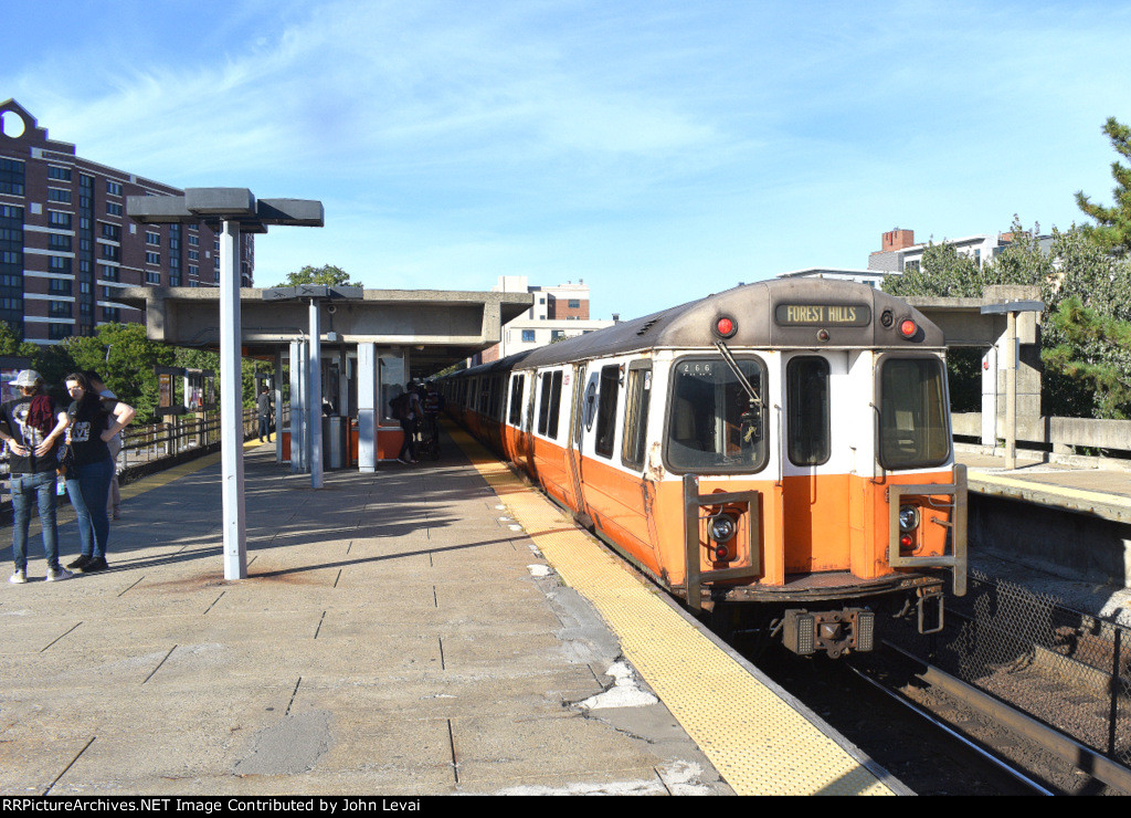 T Orange Line at Malden Center Station-looking north
