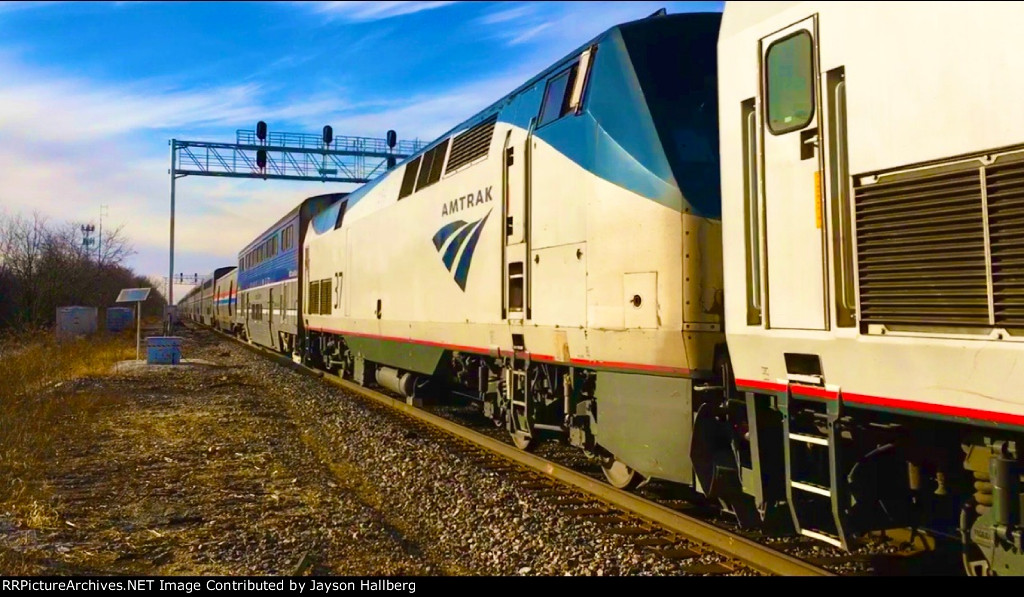 Amtrak 37
