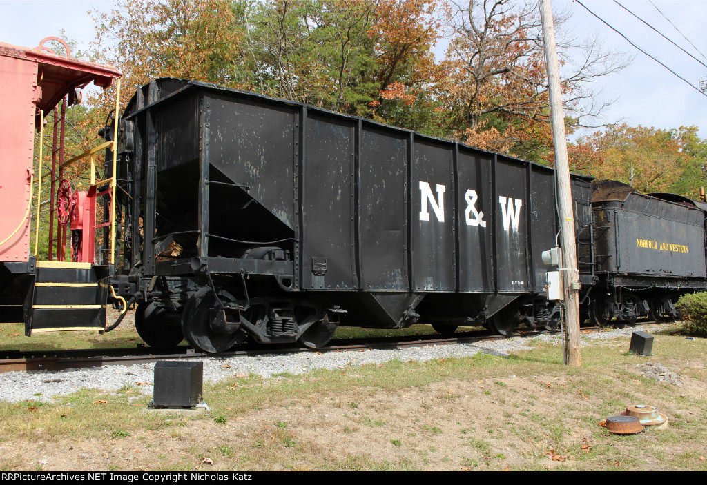 NW H-9 open hopper car