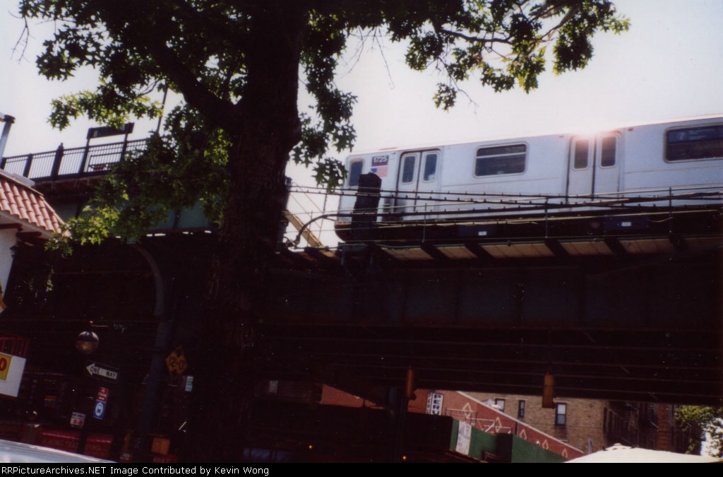 R62A southbound 7 local departing 82 Street/Jackson Heights