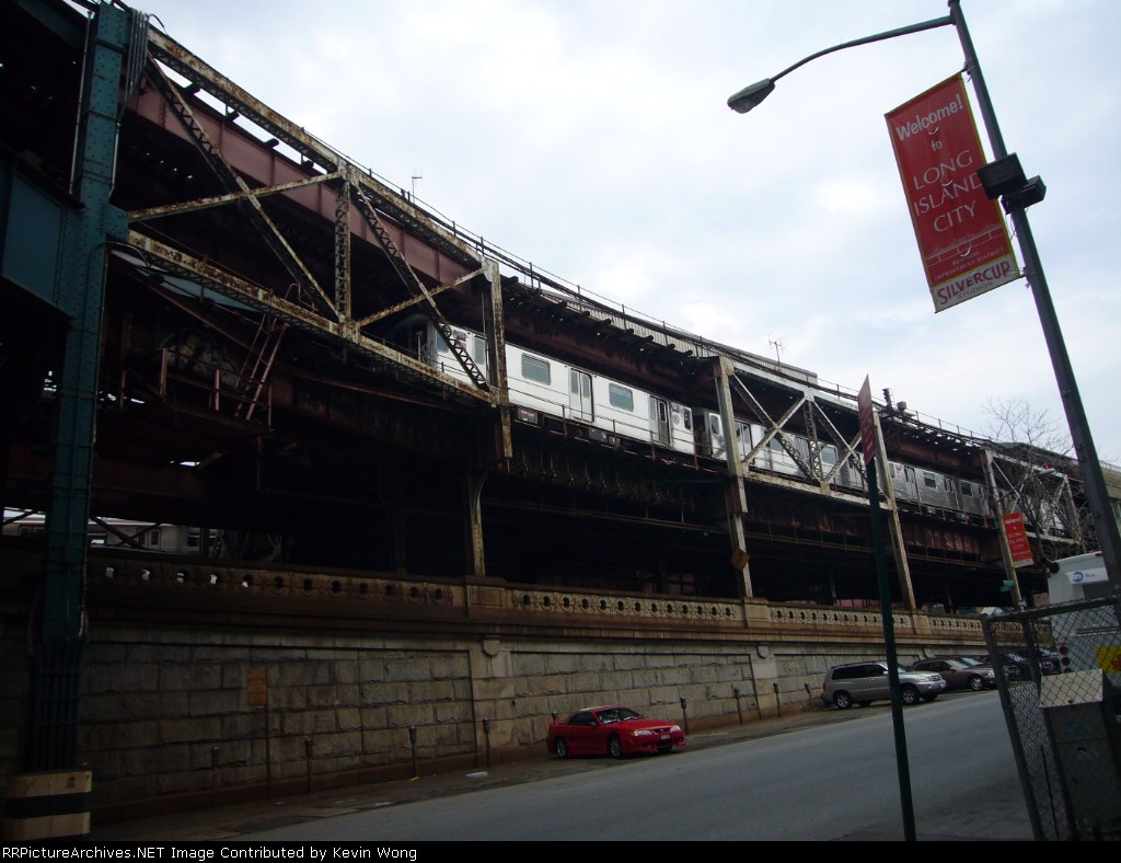 Southbound 7 just leaving Queensboro Plaza