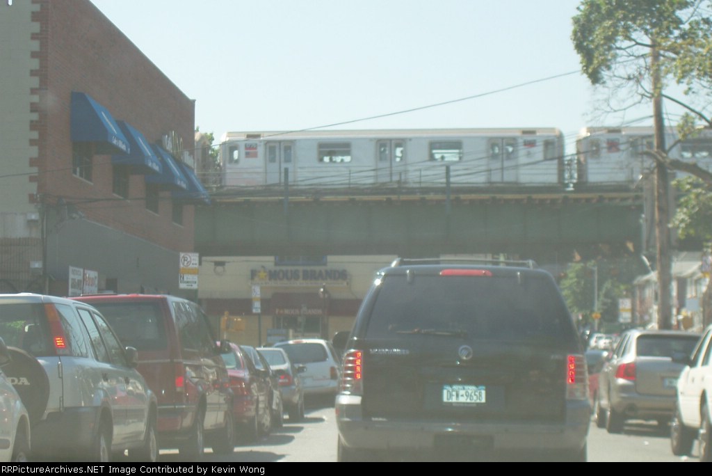 Northbound 7 local at 78th Street