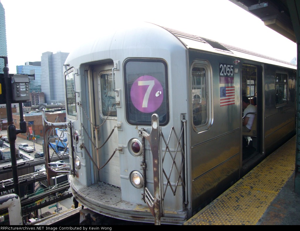 Northbound 7, led by R62A 2055