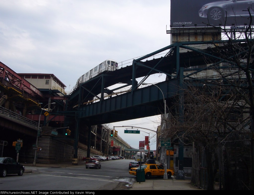 Northbound 7 approaching Queensboro Plaza