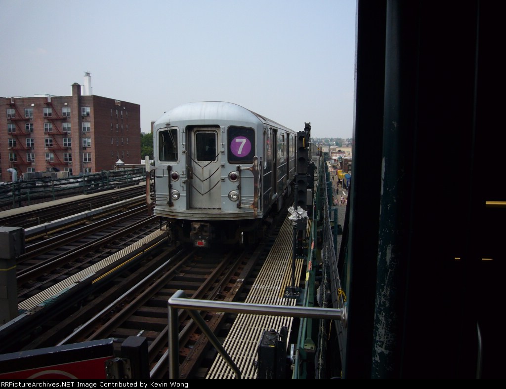 Southbound 7 at 74 Street-Broadway