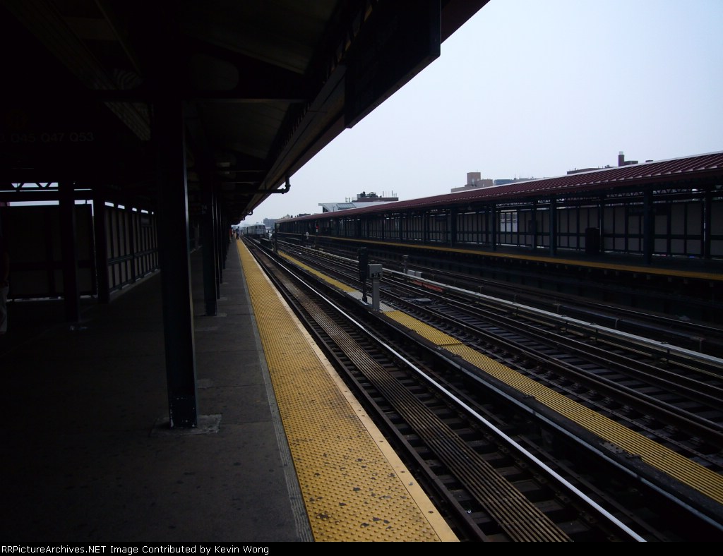 74 Street-Broadway station
